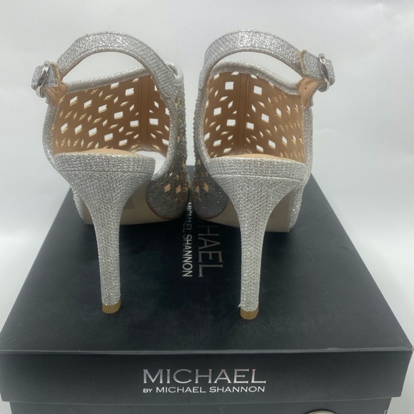 Women’s 8.5 Silver Allie Laser Cut Suede Heels Michael by Michael Shannon NWOT - Picture 6 of 7